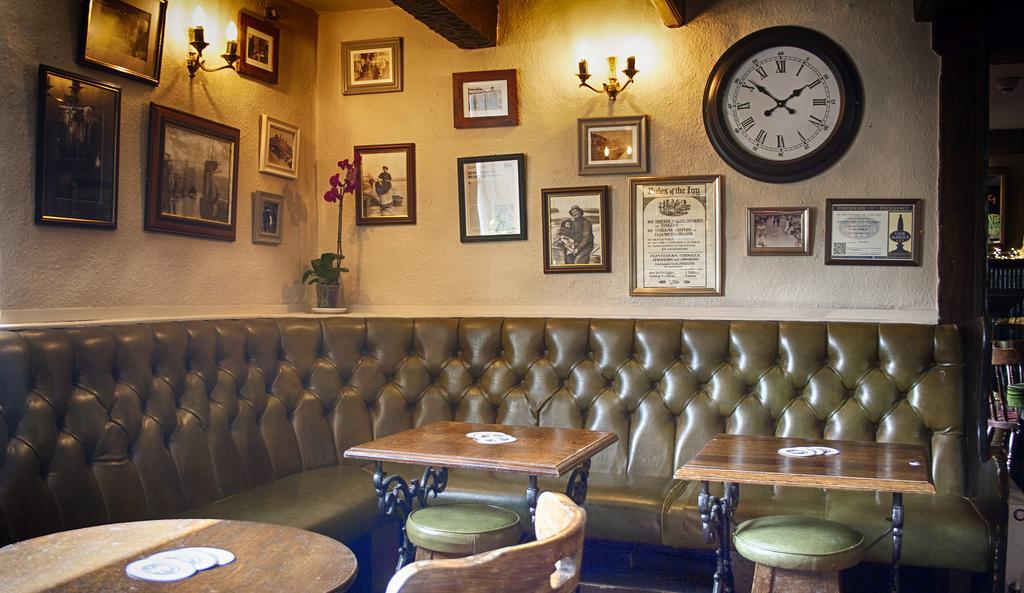 The Red Lion Inn Holmfirth Bagian luar foto